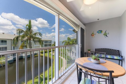 Condo in Stuart, Florida, 2 bedrooms  № 585980 - photo 25