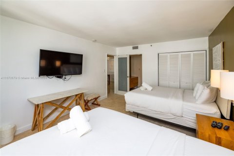 Condo in Miami Beach, Florida, 2 bedrooms  № 1396979 - photo 10