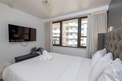 Condo in Miami Beach, Florida, 2 bedrooms  № 1396979 - photo 16