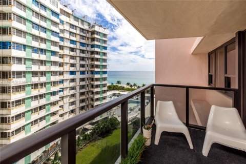 Copropriété à vendre à Miami Beach, Floride: 2 chambres, 89.19 m2 № 1396979 - photo 18