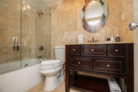 Condo in Miami Beach, Florida, 2 bedrooms  № 1396979 - photo 12