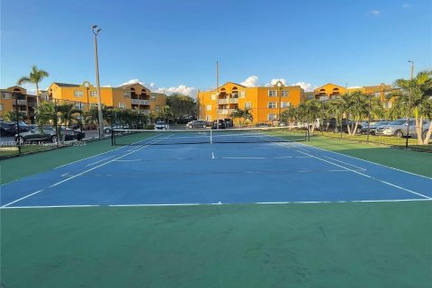 Condo in Miami, Florida, 2 bedrooms  № 1396977 - photo 12