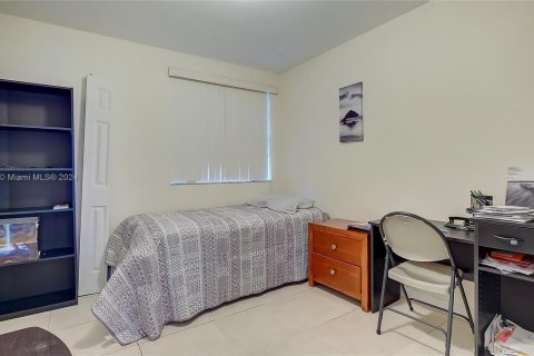 Condo in Miami, Florida, 2 bedrooms  № 1396977 - photo 2