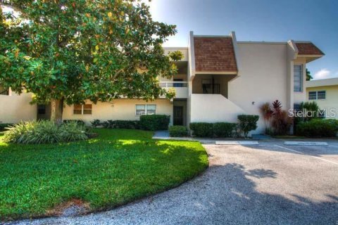 Condo in Sarasota, Florida, 1 bedroom  № 213064 - photo 14