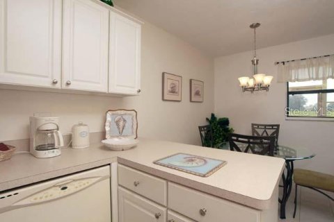 Condo in Sarasota, Florida, 1 bedroom  № 213064 - photo 6