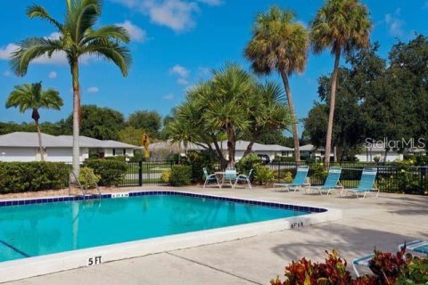 Condo in Sarasota, Florida, 1 bedroom  № 213064 - photo 13