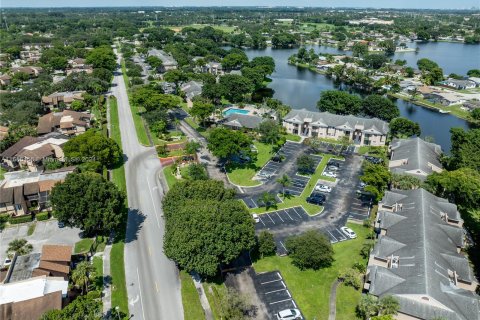 Condo in Pembroke Pines, Florida, 1 bedroom  № 1368868 - photo 11