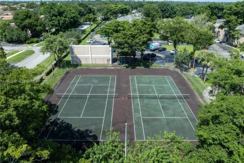 Condo in Pembroke Pines, Florida, 1 bedroom  № 1368868 - photo 9