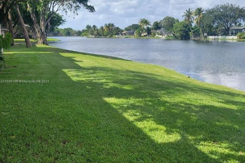 Condo in Pembroke Pines, Florida, 1 bedroom  № 1368868 - photo 5