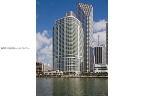 Condominio en alquiler en Miami, Florida, 1 dormitorio, 68.1 m2 № 1368913 - foto 1