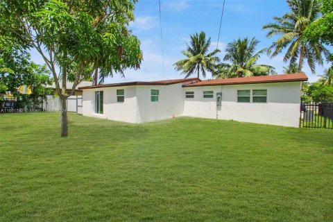 House in North Miami Beach, Florida 3 bedrooms, 145.86 sq.m. № 1368912 - photo 25