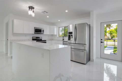 Villa ou maison à louer à North Miami Beach, Floride: 3 chambres, 145.86 m2 № 1368912 - photo 6