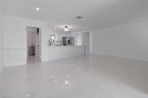 Casa en alquiler en North Miami Beach, Florida, 3 dormitorios, 145.86 m2 № 1368912 - foto 12