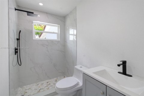 Casa en alquiler en North Miami Beach, Florida, 3 dormitorios, 145.86 m2 № 1368912 - foto 17