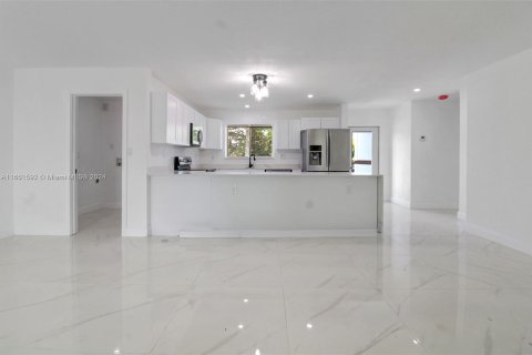 Casa en alquiler en North Miami Beach, Florida, 3 dormitorios, 145.86 m2 № 1368912 - foto 10