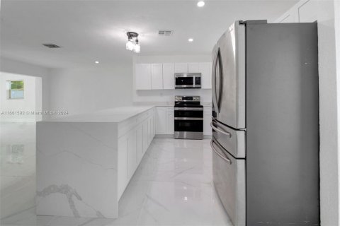 Casa en alquiler en North Miami Beach, Florida, 3 dormitorios, 145.86 m2 № 1368912 - foto 7