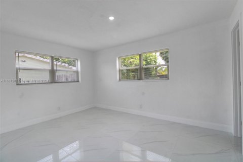 Casa en alquiler en North Miami Beach, Florida, 3 dormitorios, 145.86 m2 № 1368912 - foto 23