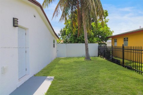 Villa ou maison à louer à North Miami Beach, Floride: 3 chambres, 145.86 m2 № 1368912 - photo 24