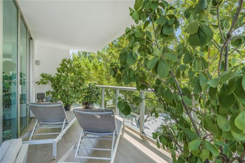 Condo in Miami, Florida, 1 bedroom  № 1367222 - photo 22