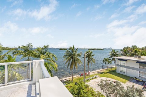 Condo in Miami, Florida, 1 bedroom  № 1367222 - photo 27