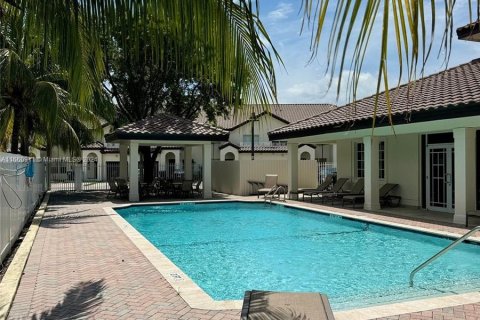 Townhouse in Doral, Florida 4 bedrooms, 205.69 sq.m. № 1367221 - photo 15