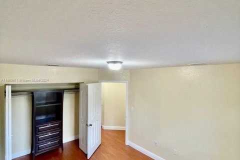 Touwnhouse à louer à Doral, Floride: 4 chambres, 205.69 m2 № 1367221 - photo 11