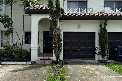 Townhouse in Doral, Florida 4 bedrooms, 205.69 sq.m. № 1367221 - photo 1