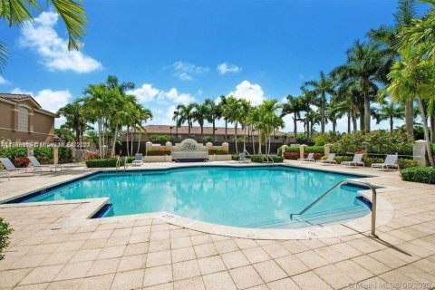 Villa ou maison à louer à Doral, Floride: 3 chambres, 131.92 m2 № 1367220 - photo 1