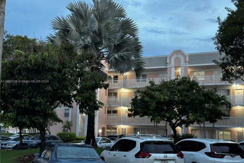 Condo in Sunrise, Florida, 2 bedrooms  № 1365696 - photo 3