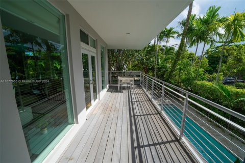 Casa en venta en Key Biscayne, Florida, 5 dormitorios, 194.17 m2 № 1402994 - foto 5