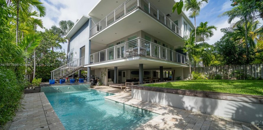 Casa en Key Biscayne, Florida 5 dormitorios, 194.17 m2 № 1402994