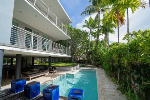 Casa en venta en Key Biscayne, Florida, 5 dormitorios, 194.17 m2 № 1402994 - foto 2