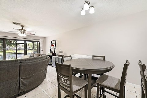 Townhouse in Coconut Creek, Florida 2 bedrooms, 114.27 sq.m. № 1399027 - photo 18