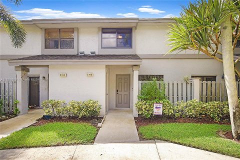 Townhouse in Coconut Creek, Florida 2 bedrooms, 114.27 sq.m. № 1399027 - photo 1