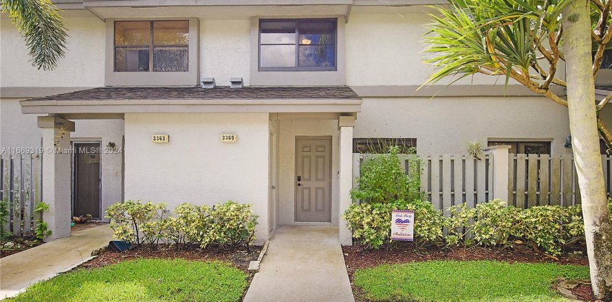 Townhouse in Coconut Creek, Florida 2 bedrooms, 114.27 sq.m. № 1399027