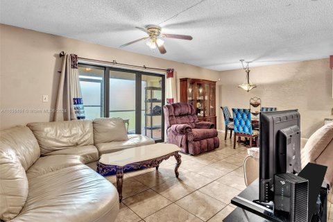 Copropriété à vendre à Tamarac, Floride: 3 chambres, 173.26 m2 № 1310781 - photo 10