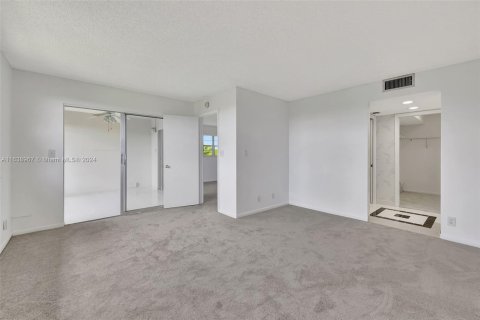 Condo in Coconut Creek, Florida, 2 bedrooms  № 1310813 - photo 16