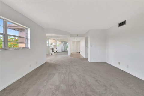 Copropriété à vendre à Coconut Creek, Floride: 2 chambres, 125.05 m2 № 1310813 - photo 12