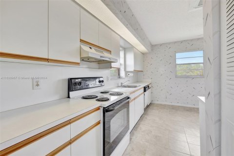 Condo in Coconut Creek, Florida, 2 bedrooms  № 1310813 - photo 7