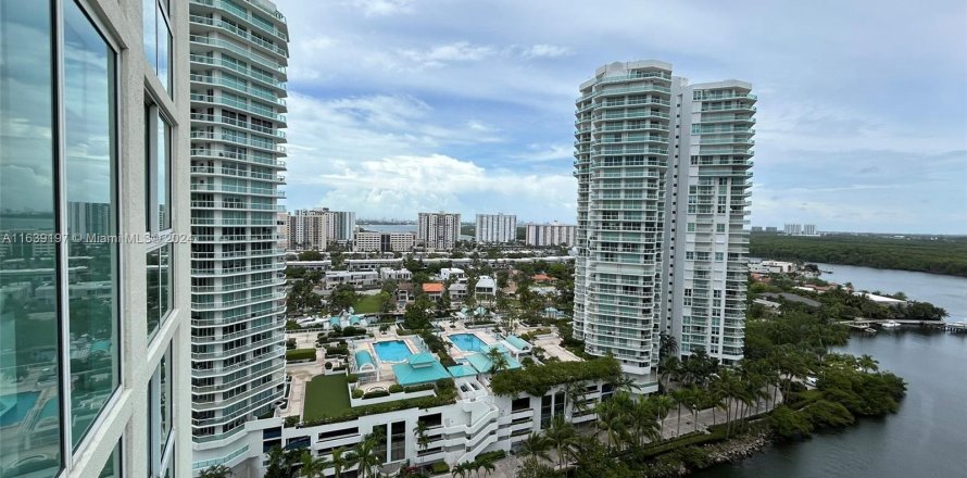 Condo in Sunny Isles Beach, Florida, 3 bedrooms  № 1328000