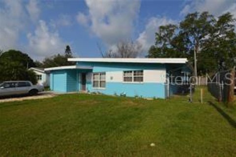 House in New Port Richey, Florida 2 bedrooms, 77.29 sq.m. № 1368315 - photo 1