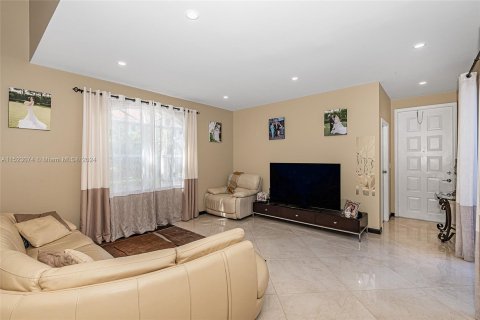 Townhouse in Hollywood, Florida 3 bedrooms, 162.39 sq.m. № 975990 - photo 14