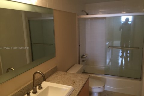 Condominio en venta en North Miami, Florida, 1 dormitorio, 72.65 m2 № 802546 - foto 9