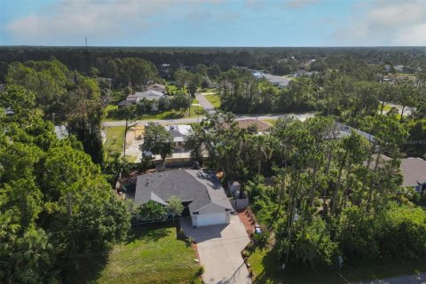 House in North Port, Florida 3 bedrooms, 164.44 sq.m. № 821326 - photo 5