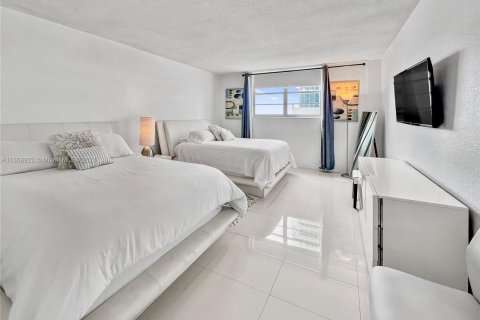 Copropriété à vendre à Hollywood, Floride: 2 chambres, 123.37 m2 № 1364121 - photo 12