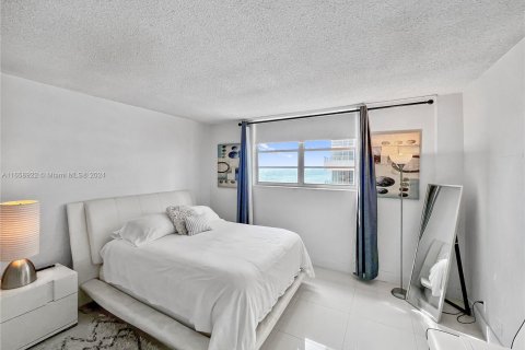 Condo in Hollywood, Florida, 2 bedrooms  № 1364121 - photo 13