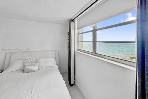 Condo in Hollywood, Florida, 2 bedrooms  № 1364121 - photo 15