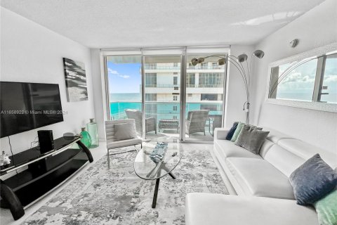 Copropriété à vendre à Hollywood, Floride: 2 chambres, 123.37 m2 № 1364121 - photo 2