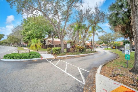 Touwnhouse à vendre à Miami, Floride: 3 chambres, 124.49 m2 № 1364187 - photo 1