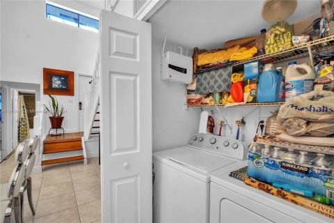 Townhouse in Miami, Florida 3 bedrooms, 124.49 sq.m. № 1364187 - photo 15